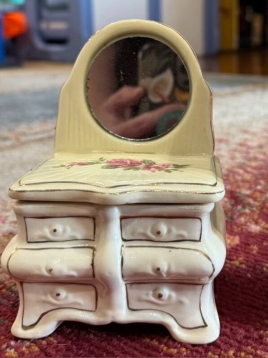 Other - 🌺Vintage 1970s Victorian Ceramic Mirrored Dresser Trinket Box🌸🌺
